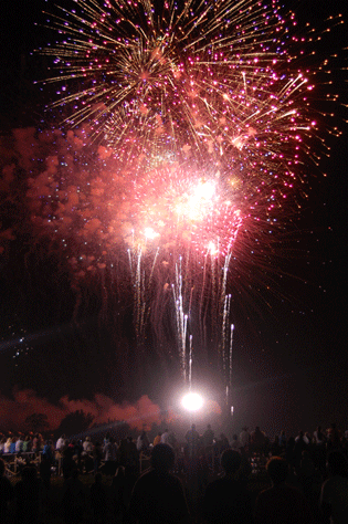 Cherokee Pow Wow Up To The Sky by irla